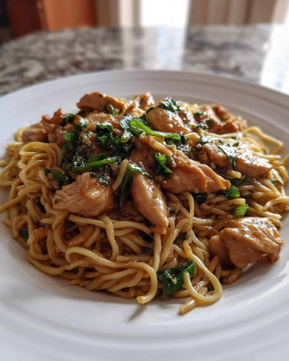 Easy Garlic Chicken Lo Mein - detail 1