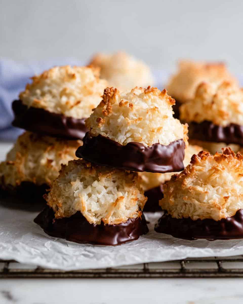 CHEWY GLUTEN-FREE COCONUT MACAROONS - detail 1