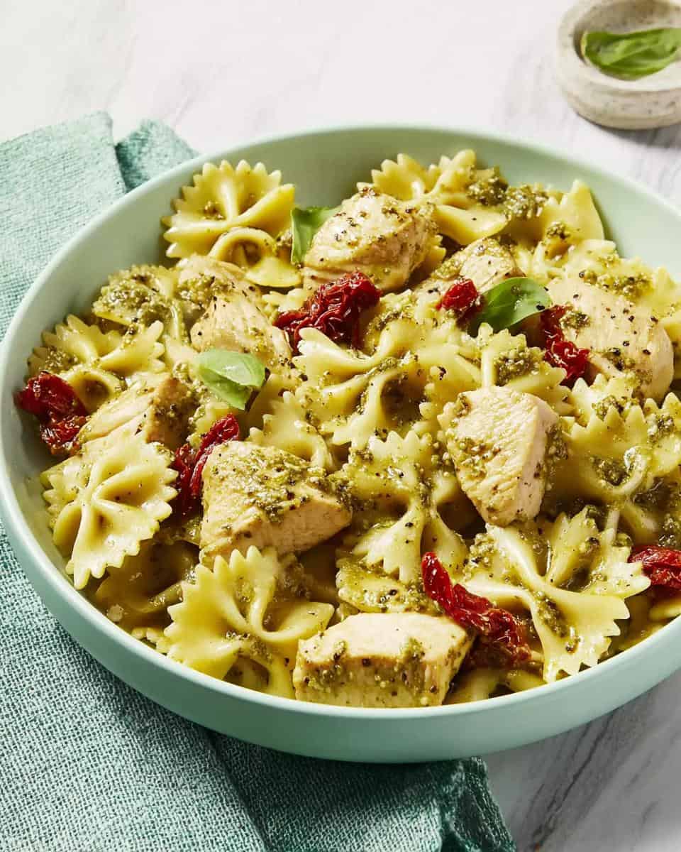 Light Pesto Pasta with Chicken - detail 1
