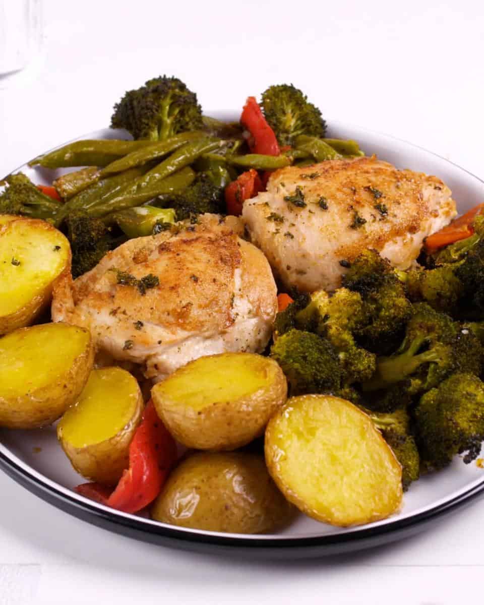 Sheet Pan Garlic Butter Chicken and Veggies - detail 1